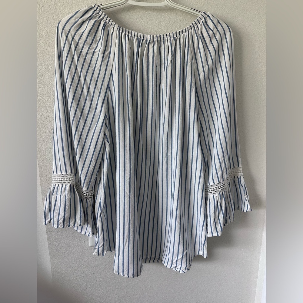 Cupio White and Blue Ruched 3/4 Sleeve Blouse - Picture 2 of 4